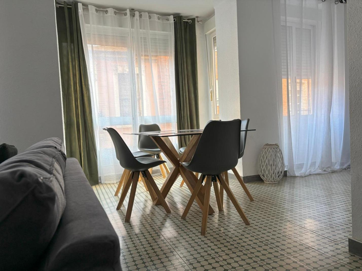 Beautiful Appartment In The Heart Of Alicante Exterior photo